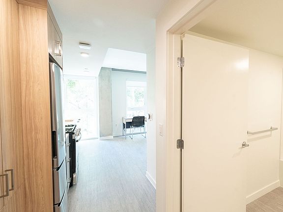 5th image of 2150 Kittredge St #209