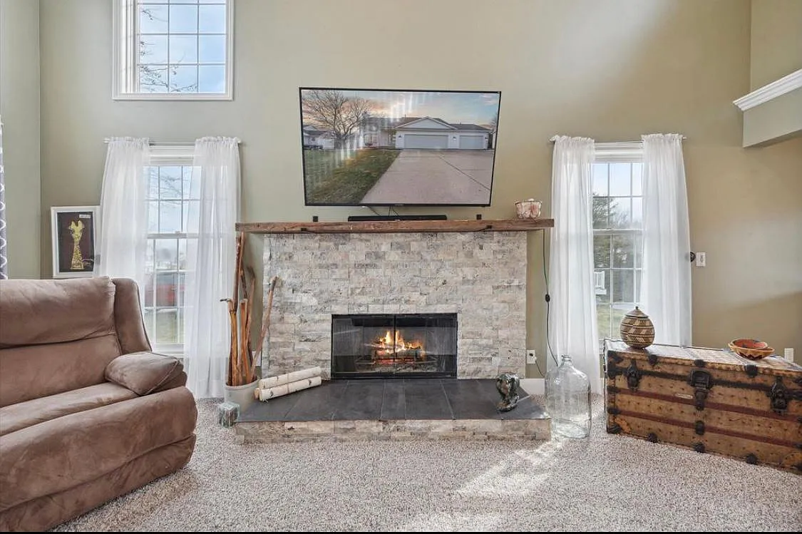 4442 Sunnyslope Dr — Photo 3