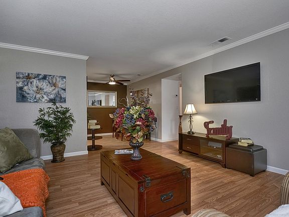 4th image of 1699 Braddock Ct