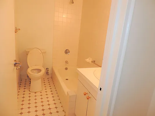 Rented by essential NEW YORK Real Estate | media 12