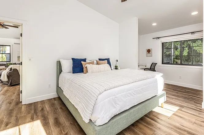 2335 Ivy Rd — Photo 39
