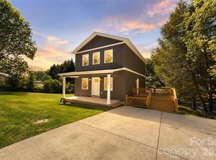 1135 Apple Ln, Granite Falls, NC 28630
