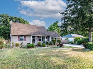 90 Bay Shore Rd, Bay Shore, NY 11706