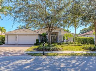 319 Saddlebrook Ln, Naples, FL 34110