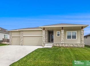 7900 Maxine Dr, Lincoln, NE 68516