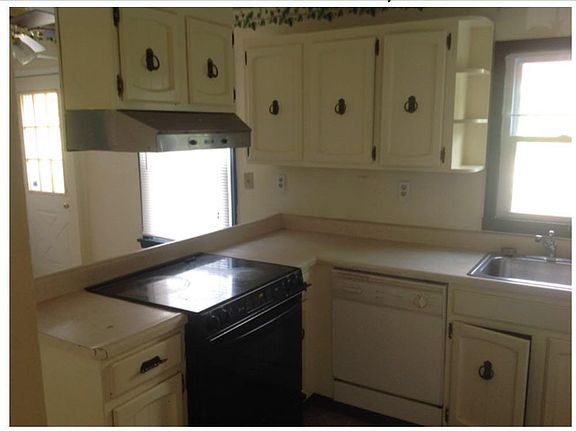 3rd image of 10313 Breckenridge Ave