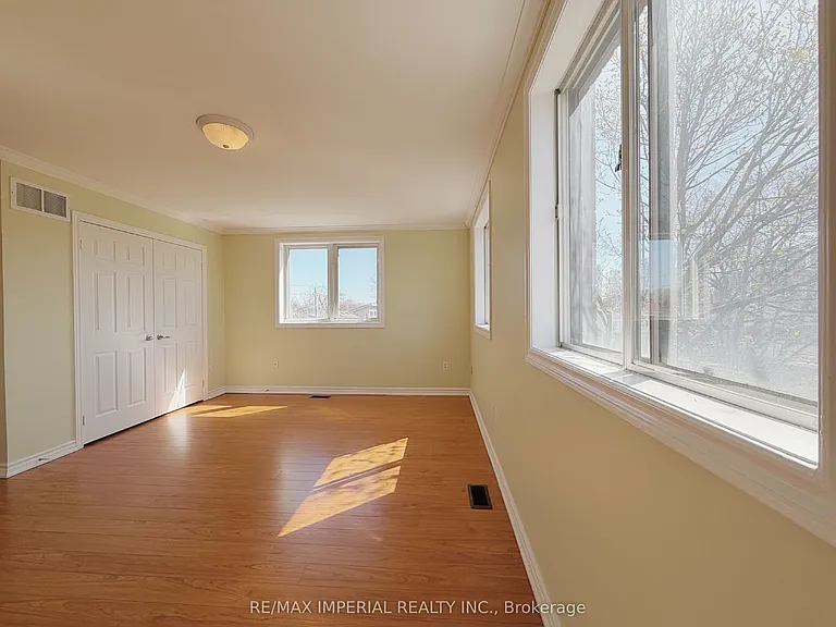 621A The Queensway — Photo 27