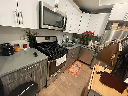 Rented by Delmark Realty LLC | media 10