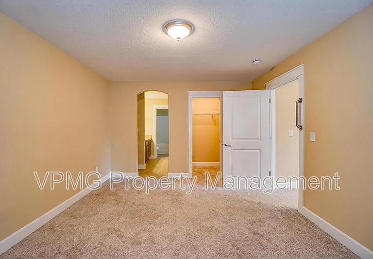 1403 SE 194th Pl — Photo 42