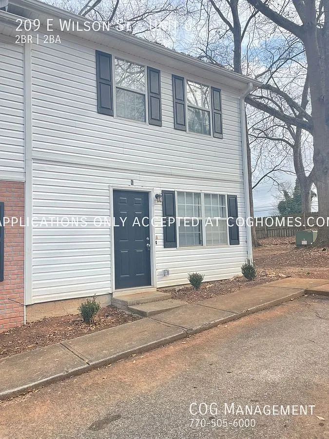 Cute Two Bedroom/1.5 Bath Close to Downtown Villa Rica — Photo 1