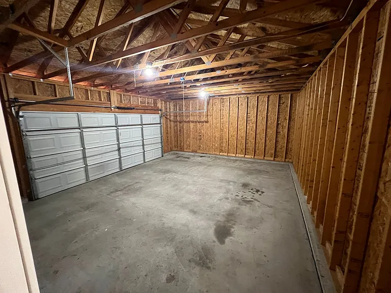 3 Bedroom 2 bath 2 car garage house — Photo 13