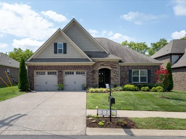 1045 Windemere Dr, Gallatin, TN 37066