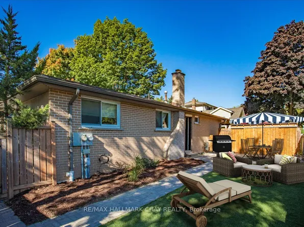 42 Daphne Cres #B, Barrie, ON L4M 2Y8