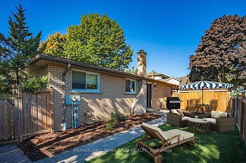 42 Daphne Cres #B Photo 1