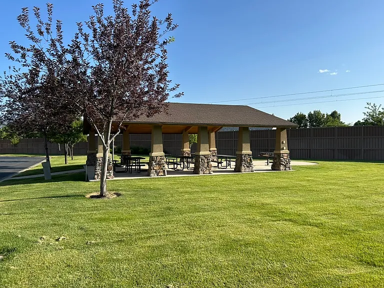 607 E Wyngate Pointe Ln — Photo 29