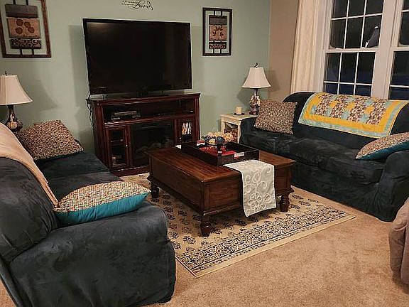 Large window w/ ample space