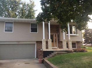 111 4th Avenue Ct SW, Epworth, IA 52045