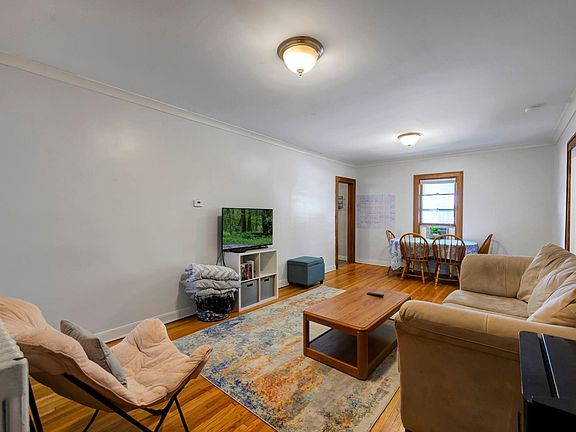 4th image of 1756 Saint Clair Ave #1