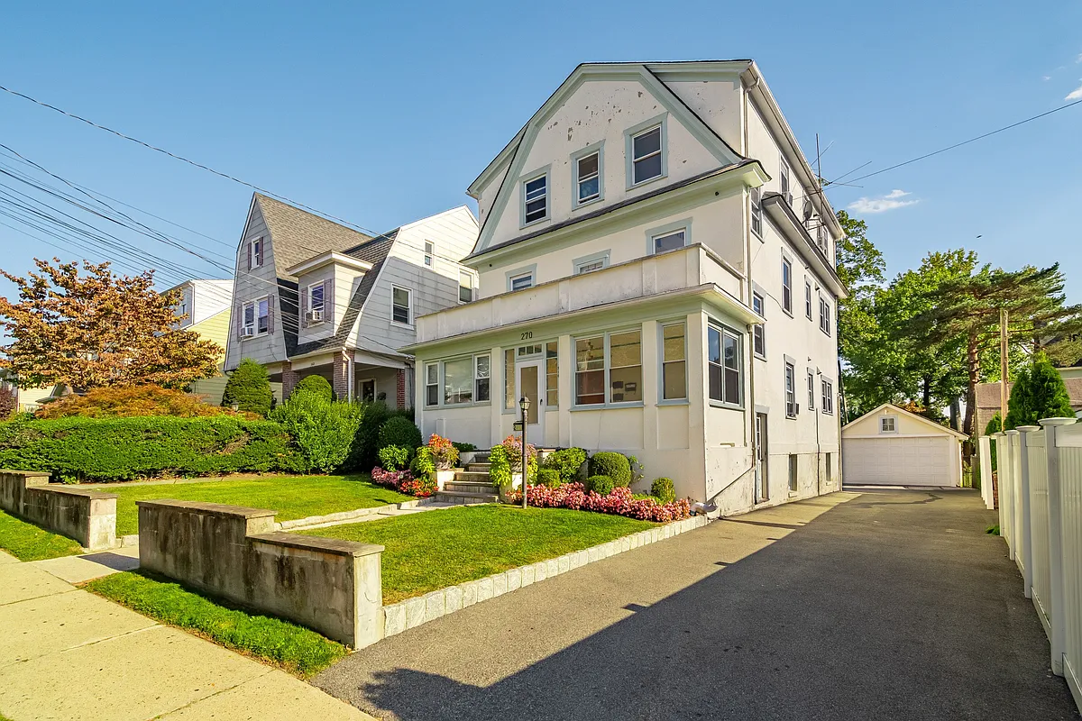 Front of home and driveway. - 270 Sickles Ave #2