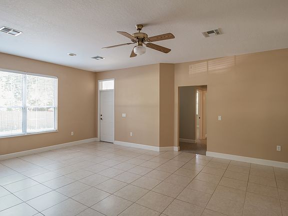Large Family Rm off Kitchen