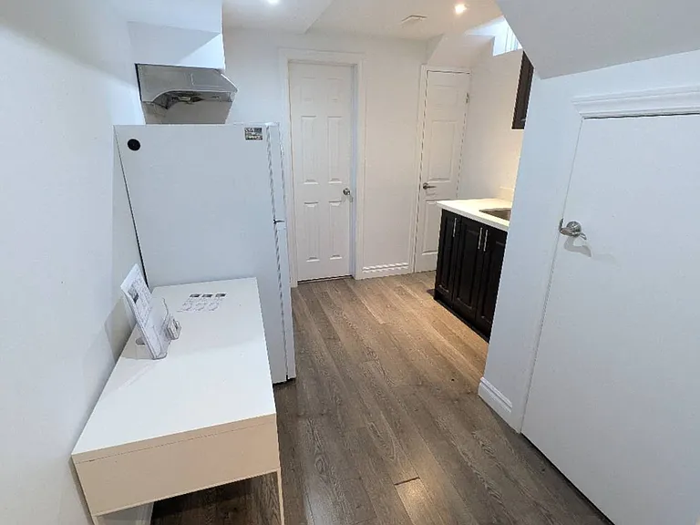 727 Caboto Trl — Photo 2