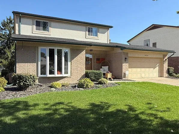 20762 Richard Ave, Brownstown, MI 48183