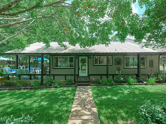 4th image of 150 N Lakeway Cir