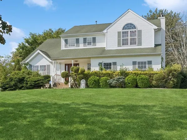 111 Vista Lane, Manorville, NY 11949