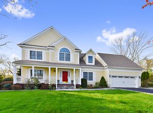 14 Caren Ct, Mount Kisco, NY 10549