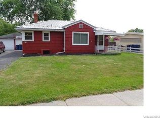 76 Nichols St, Lockport, NY 14094