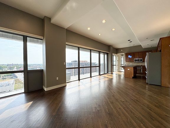 5th image of 600 Admiral # 1902 Blvd