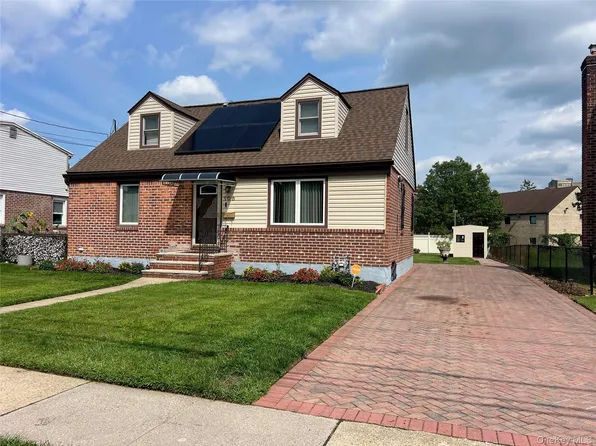106 Lawrence Street, Uniondale, NY 11553