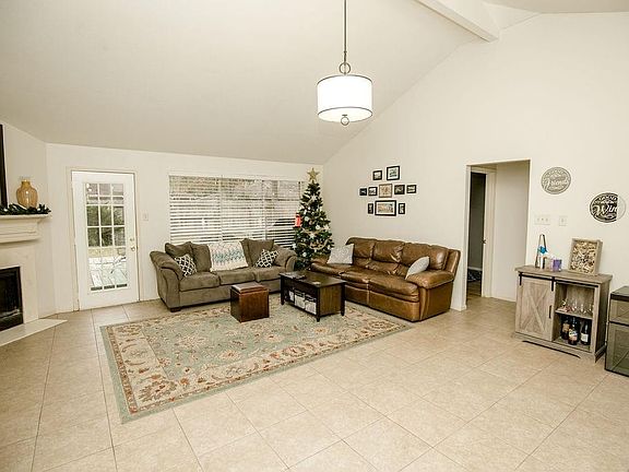 2nd image of 2411 Sherwood Hollow Ln