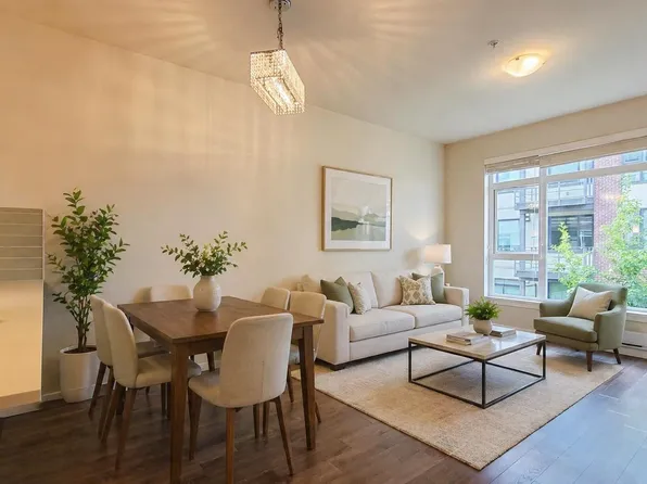 5248 Grimmer St #220, Burnaby, BC V5H 0E1