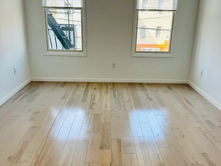 216 Halladay St — Photo 13