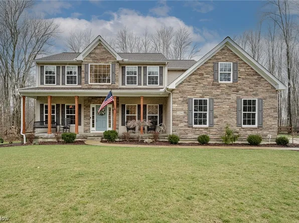 12941 E Point Dr, Mantua, OH 44255