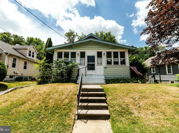 135 Woodland Ave, Barrington, NJ 08007