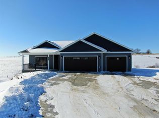 1206 Crossing Meadows Dr, Viroqua, WI 54665