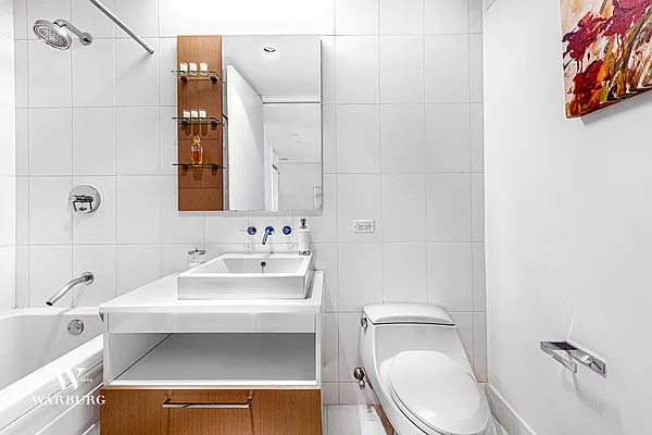 Sold by Warburg | media 6