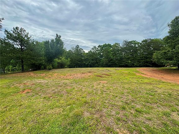 4th image of 104 Carson Creek Dr