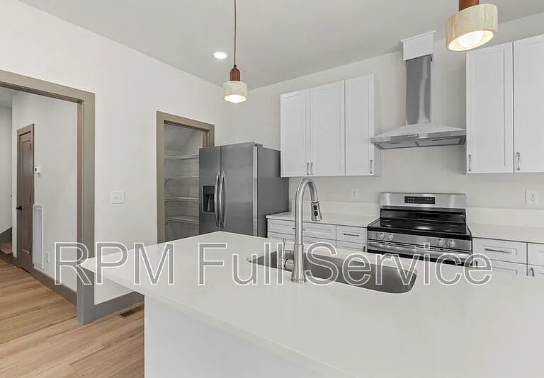 2400 Buchanan St — Photo 43
