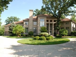 124 Kraml Dr, Burr Ridge, IL 60527