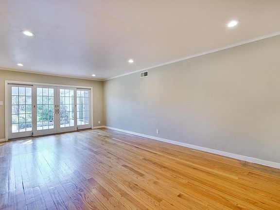 3rd image of 1302 Greenwood Ave