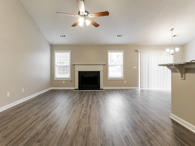 963 Laurel Green Ln — Photo 3