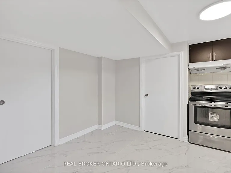 744 Olive Ave #BASEMENT — Photo 7