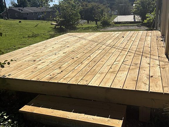 3rd image of 417 Honeysuckle Ln