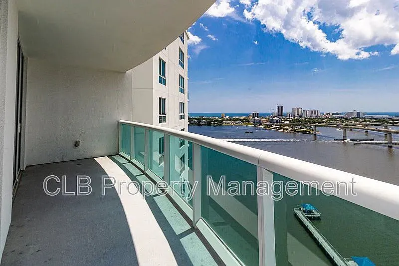 2 bed, 2.0 bath, 1843 sqft, $2,700 — Photo 2