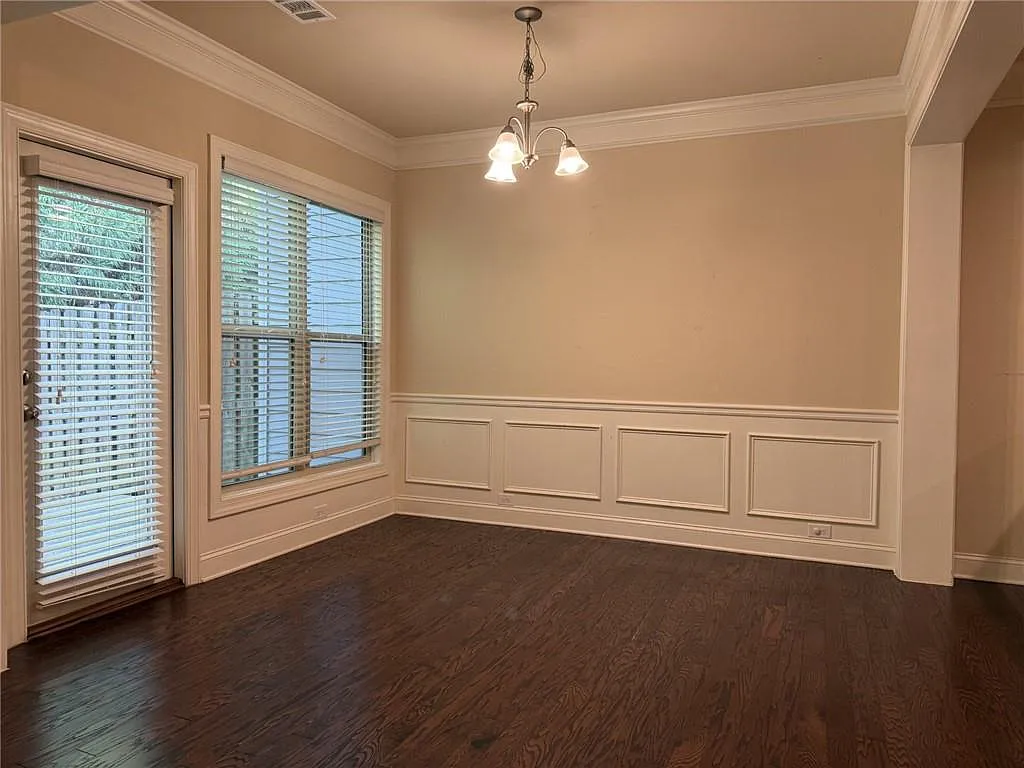 3 bed, 2.5 bath, 2018 sqft, $2,500 — Photo 4