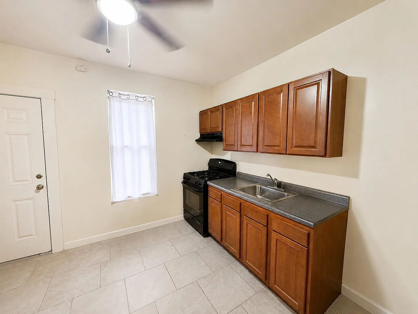 Three-Bedroom Hunting Park Rowhome with a Practical Two-Level Layout — Photo 4