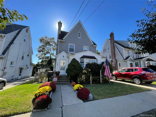 882 Jayne Place, Baldwin, NY 11510